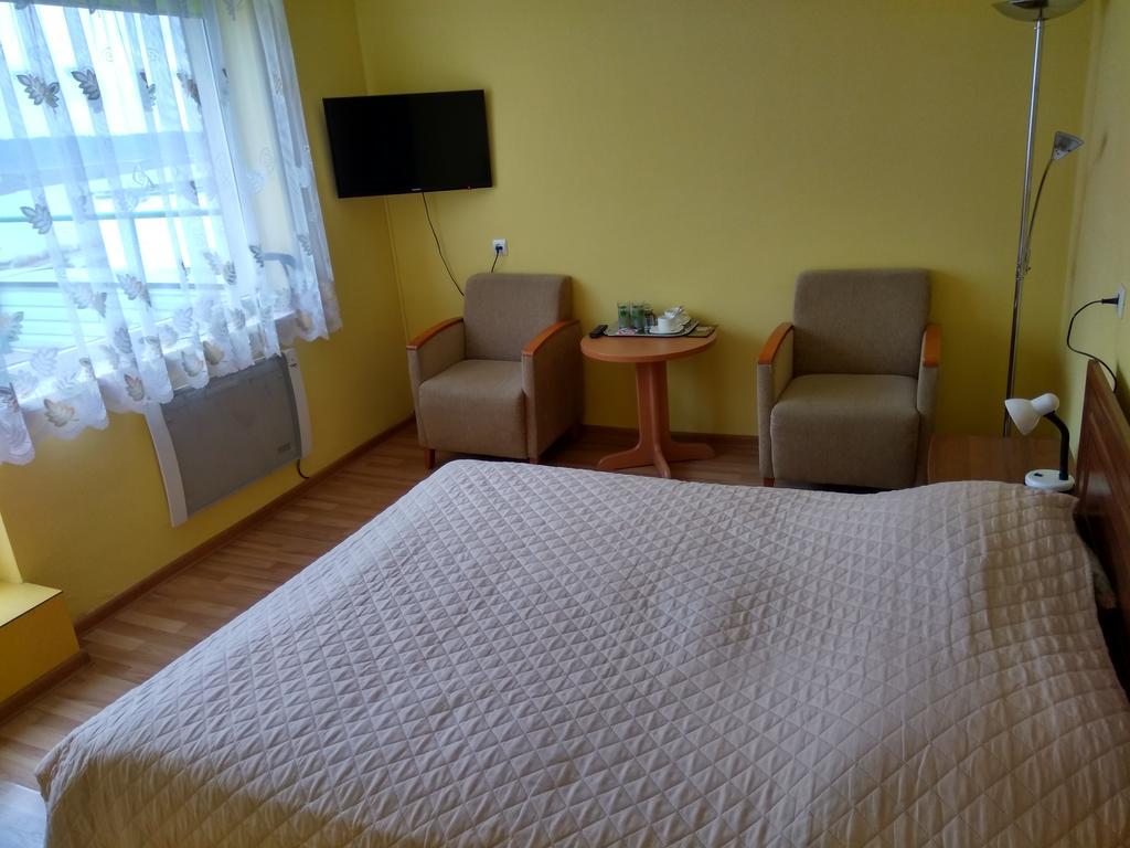 Viesbutis Jurbarkas Hotel Buitenkant foto