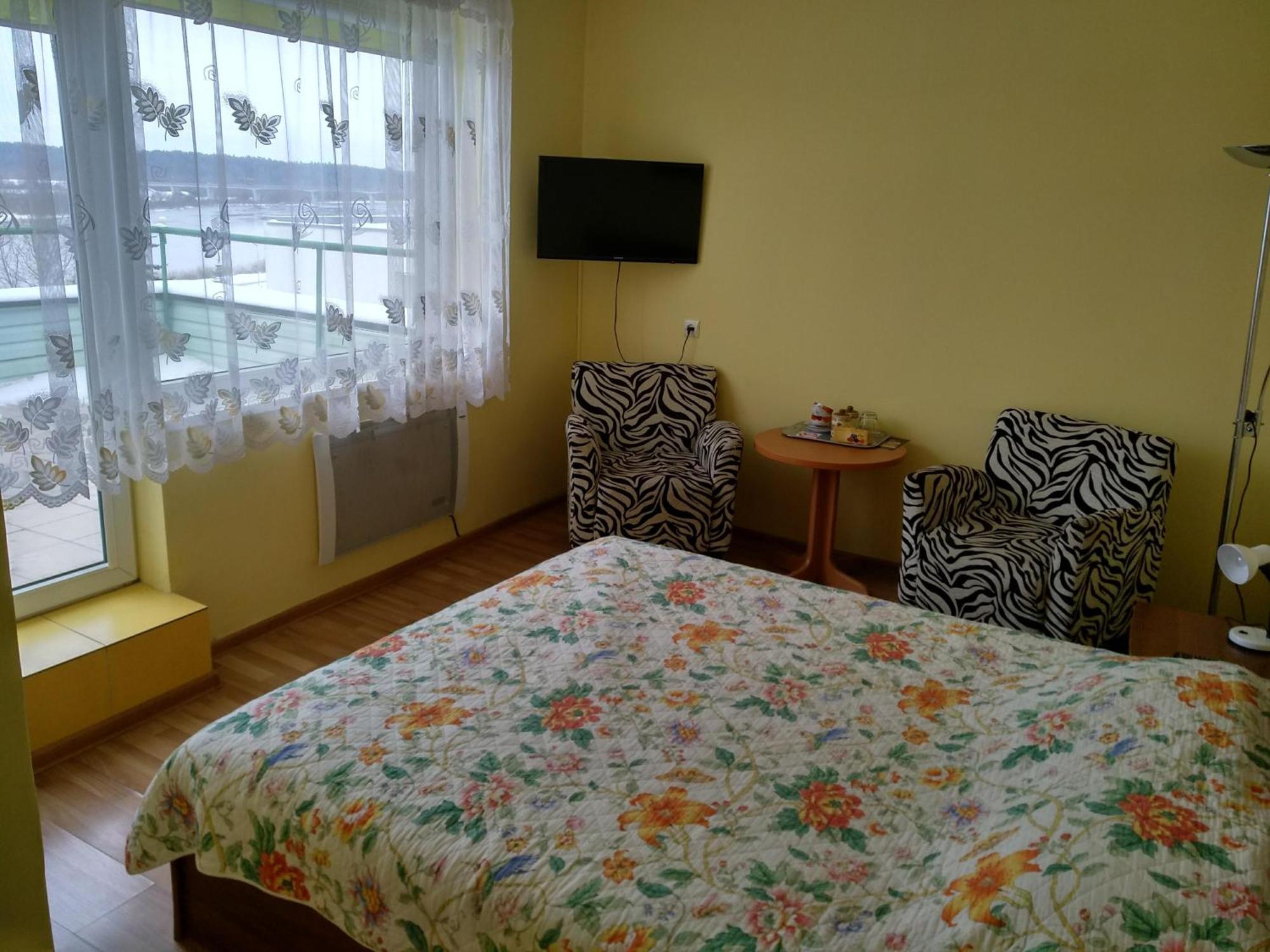 Viesbutis Jurbarkas Hotel Buitenkant foto